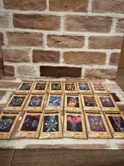 遊戯王　バンダイ版　まとめ売り18枚 当時物】遊戯王 バンダイ版 まとめ売り 18枚 枠ズレ エラーカード有