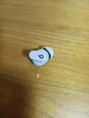 Beats Studio Buds グレー　右耳のみのサムネイル