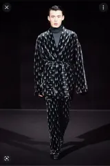 新品) バレンシアガ RUNWAY エッフェル塔 ローブ コート 出品のサムネイル
