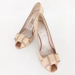 サルヴァトーレフェラガモ Salvatore Ferragamo パンプス オープントゥ リボン レザー パイソン ベージュ ブラウン 茶 6D