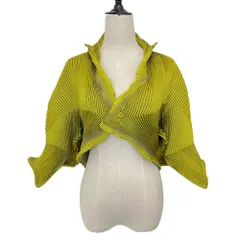 新品同様 ISSEY MIYAKE イッセイミヤケ 3D スチームストレッチ プリーツ 変形ジャケット IM73FD025 サイズ2 マスタードイエロー レディース 古着 中古 USEDのサムネイル