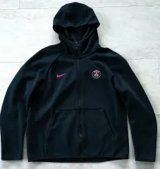 ナイキ パリ サンジェルマン (PSG) テック フリース フルジップアップ フーディー ブラック/ハイパー ピンク