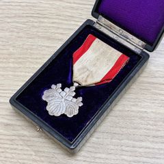 勲章 勲八等白色桐葉章☆1875年（明治8年）～／純銀製／漆塗箱付き／美