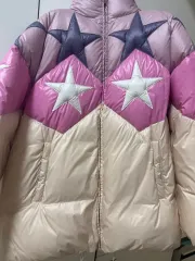 ミュウミュウ ピンク 星ダウン (ユナ(YOONA)、ヘリ、キム・ナヨン着用)のサムネイル