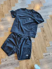 THE NORTH FACE ザノースフェイス ブラック ウーブン素材 半袖+ハーフパンツ セット 110サイズ 出品のサムネイル