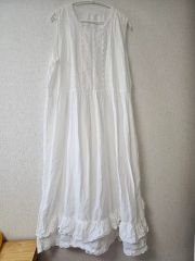 チャイハネ】シフリー刺繍メグナノースリーブワンピース 綿100 - メルカリ