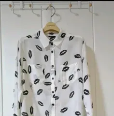 GUESS(ゲス) リップ パータン シフォン ブラウスのサムネイル