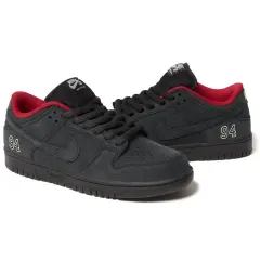 245 NIKE シュプリーム SB ダンク ロー ブラックのサムネイル