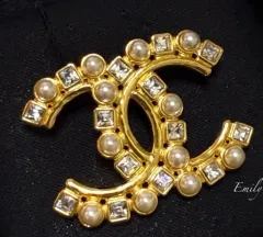 CHANEL シャネル クリスタル パール CC GOLD ブローチ 新品のサムネイル