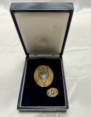☆。勲章等「警察功績章 記章・略章セット 専用ケース入り」。 - メルカリ
