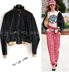 シャネル ブルゾン ジャケット CHANEL ブラック ゴールド ライダース 2023 軽くて便利！品薄 人気商品 未使用 紙タグ付 36 38のサムネイル