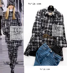 シャネル コート CHANEL ブラック グレー カメリア柄 CC ボタン ウール ツイード  ランウェイ登場 カール・ラガーフェルド 超美品 36 38のサムネイル