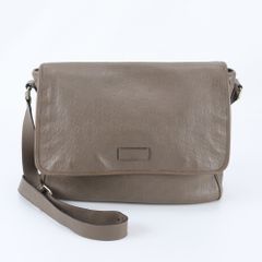美品 グッチ GG スプリーム アングリーキャット 473324 レザー