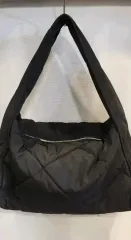 COS キルティングショルダーバッグ ブラックのサムネイル