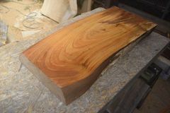 アウトレット ケヤキ(欅)の一枚板 長さ約56.7cm 幅約26.1～22cm 厚さ約