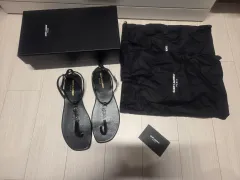 Saint Laurent サンローラン カサンドラ フラット サンダル ブラック カラーのサムネイル