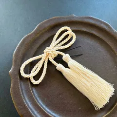 ダブルタッセル 髪飾り アイボリー 和装 成人式 卒業式 結婚式 振袖 袴のサムネイル