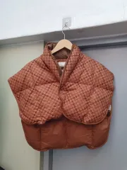 新品 セリーヌ トリオンフ パファー ダウン ベストのサムネイル