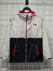 THE NORTH FACE ザノースフェイス 軽量ウィンドブレーカー ジャケットのサムネイル