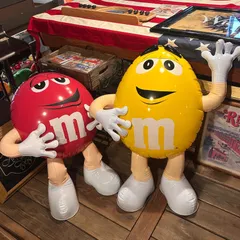 m&m's エムアンドエムズ ブル ディスプレイ人形 レッドイエローのサムネイル