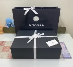 シャネル バッグ ボックス(48 5x33 5x15)+BOOKLET+リボン+カメリア+お買い物バッグのサムネイル