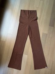 本日限定値下げ！Lululemon オレンジ フレア ヨガパンツ - メルカリ