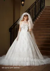 KURAUDIA クラウディア オフホワイト ウェディングドレス 9号 11号 13号 Aライン レースアップ 結婚式 前撮り フォトウェディング 中古のサムネイル