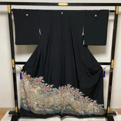 黒留袖 松に梅 荒波模様 美しい友禅の染め 着物 正絹 五つ紋 X-4513のサムネイル