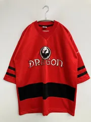 Tシャツ/カットソー レッド 前面プリント バックプリント ブランドロゴ ライン柄 ミドル丈 半袖 Vネック メンズ