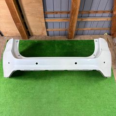トヨタ純正 リヤバンパーモールディング ホワイトパール - メルカリ