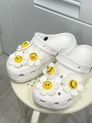 新品未使用 crocsクロックス 白 26cm フラワーチャーム パール - メルカリ