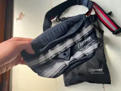 EASTPAK ホワイトマウンテニアリング ヒップバッグのサムネイル