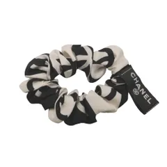 美品 CHANEL シャネル ヘアアクセサリー シュシュ ヘアゴム 髪留め CC ココマーク シルク100％ ブラック レディース 【中古】のサムネイル