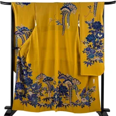 【美品】 振袖 身丈160cm 裄丈66cm M 袷 落款 松 牡丹 山吹色 正絹 名品 【中古】のサムネイル