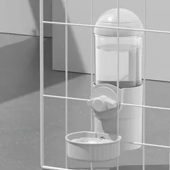 Emoi ペット自動給水器 ケージ 固定 みずのみ器 ペット給水器 大容量 電源不要 プラスチック ペットボトル ウォーターボトル 500Ml 吊り下げ式 重力給水器 猫犬 うさぎ用 お留守番対応 熱中症を防ぐ 転倒防止 漏れ防止 ペット用品 いぬ ねこ ウサのサムネイル