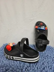 Crocs ジビッツ セット ブラック サンダル J 1のサムネイル