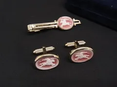 ■美品■ Burberrys バーバリーズ カフリンクス カフスボタン タイクリップ タイピン 2点セット メンズ ゴールド系×ピンク系 DN9033のサムネイル