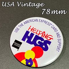 ビンテージ 缶バッジ アメリカ 輸入 『 アメリカンエクスプレス AMERICAN EXPRESS HELPING HUGS 慈善 』 キャンペーン ピン バッチ ヴィンテージ ノベルティー ※ 当時物 メッセージ BAT3407