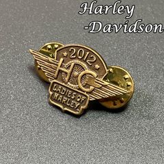 アメリカ 輸入 ビンテージ ピンバッジ 『 HOG 2012 レディースオブハーレー ハーレーダビッドソン 』 当時物 ピン 缶バッチ キャンペーン ※ ヴィンテージ メッセージ ノベルティー BAT3490