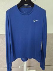 美品＊NIKEナイキ＊シルエット綺麗なテニスウェア上下セットアップL