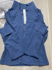 新品19800円 限定品 ルルレモン ディファイン ジャケット クロップ 6 黒 新品19800円 限定品 ルルレモン ディファイン ジャケット クロップ 6