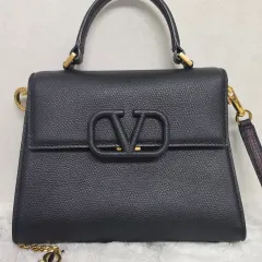 ヴァレンティノ スモール VSLING グレイニー カーフスキン トップ ハンドルバッグ ブラックのサムネイル