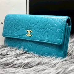 【鮮やかな青に花が咲く】　CHANEL　長財布 カメリア ココマーク エンボス カーフスキン 12カード 15番台　ターコイズブルーのサムネイル