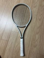 じ*ぺ様 YONEX(ヨネックス)VCORE100Lサンドベージュ(280g)使 - メルカリ