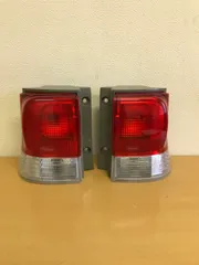 【ダイハツ】タント　L375S　L385S　左右　テールランプ　ストップランプ　ランプ　イチコー　D066　中古　現状販売のサムネイル