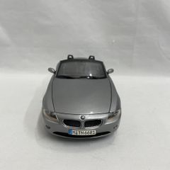 KYOSHO  Z8  1/18サイズ　ダイキャスト　鏡面ボディ KYOSHO BMW Z8 1/18サイズ ダイキャスト 鏡面ボディ - メルカリ