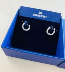 さーちゃん様】新品 スワロフスキー ドロップピアス 箱付 プレゼントに