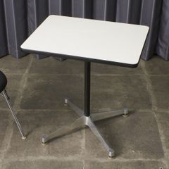 ハーマンミラー コントラクトベース 四角テーブル イームズ ホワイト