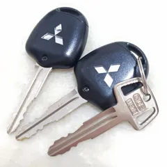 まとめ売り! ! 【MITSUBISHI】 三菱 ミツビシ スマートキー キーレス エントリー システム 純正品 2個 セット 2ボタン スペアキー 鍵付き リモコン セキュリティ ドア ロック 施錠 業販 中古車 ディーラー 社用車 / M48869jYのサムネイル