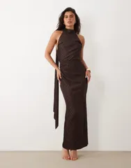 エイソス レディース トップス ワンピース マキシ ASOS DESIGN zigzag plisse scarf neck maxi dress in chocolate チョコレートのサムネイル